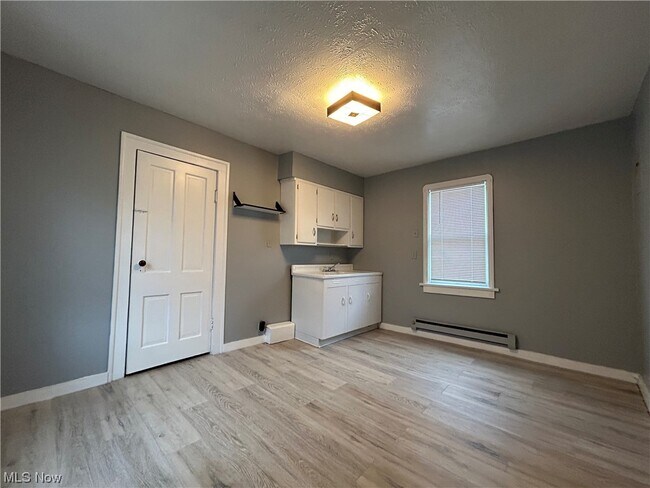 Building Photo - 3272 W 98th St