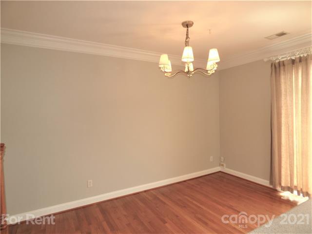 Foto del edificio - 21324 Pine St