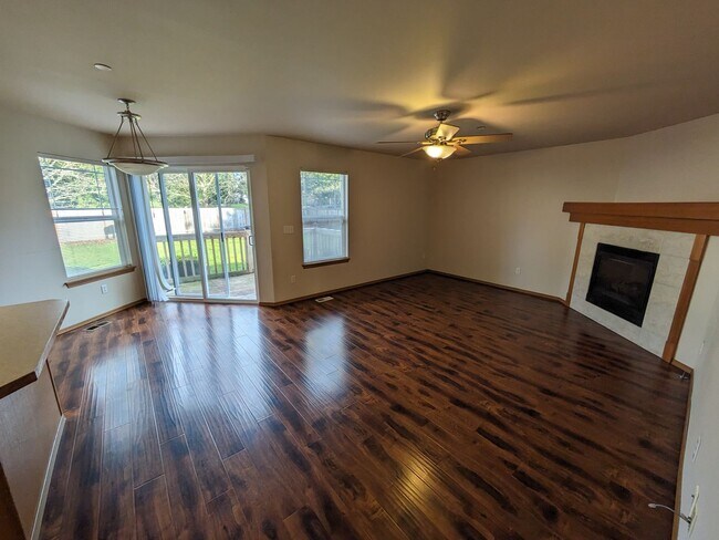 Building Photo - 1834 Fisher St, Dupont, Wa 98327