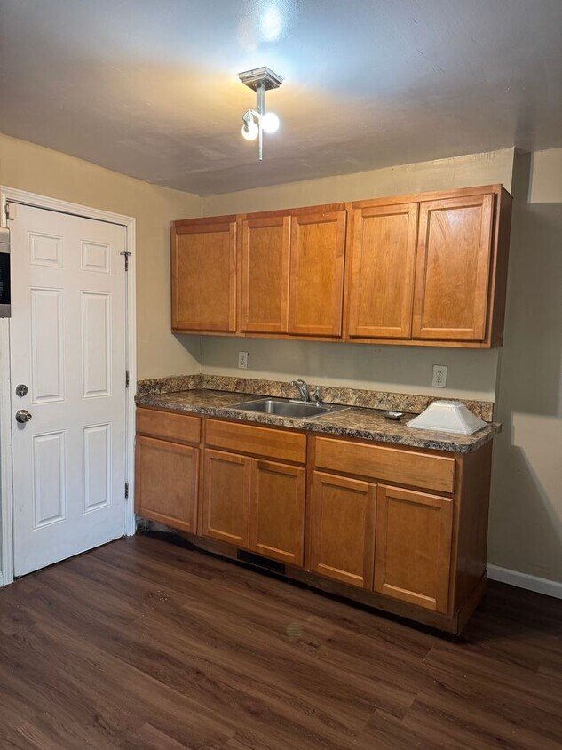 Primary Photo - Euclid 2 Bedroom