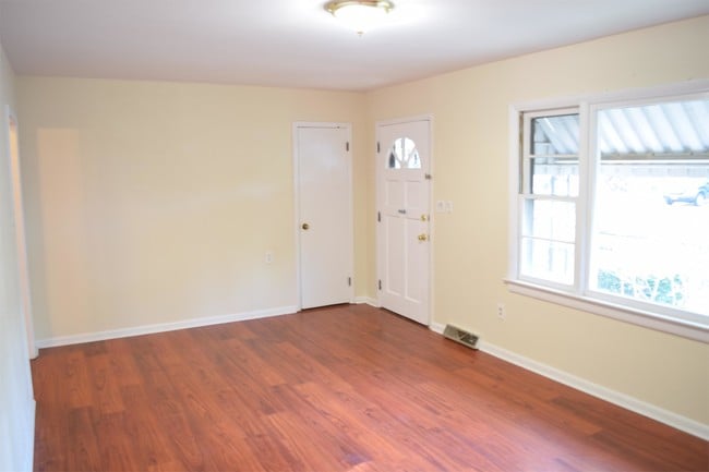 Building Photo - 505 Pocahontas St