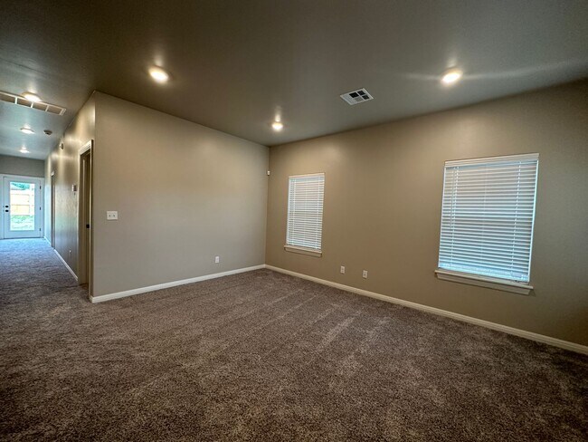 Foto del edificio - Great Brand New Construction  3Bed 2 Bath ...