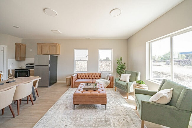 Building Photo - Equinox on Lincoln