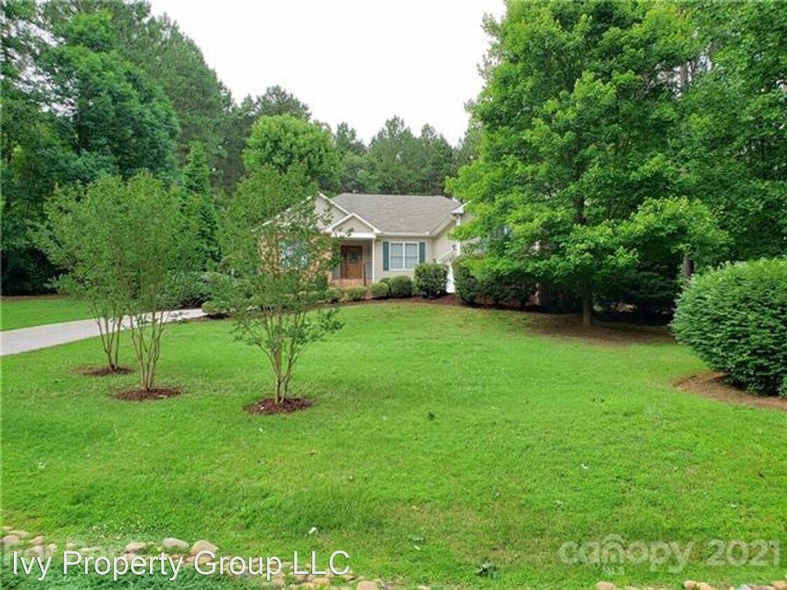 Primary Photo - 3 br, 2 bath House - 8484 Mayflower Ct.