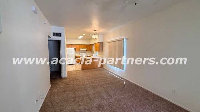 Building Photo - Gated 2 bed 2.5 bath