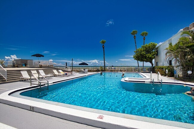 Foto del edificio - Seasonal Short-term 2 Bedroom 2 Bathroom Condo located on Venice Island with beach access!
