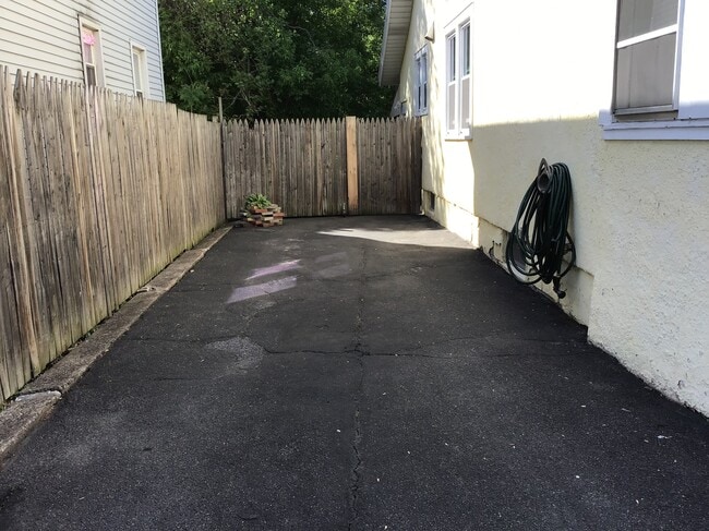 Off-street parking - 14 Weymouth St.