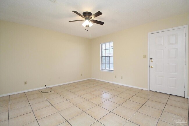 Building Photo - 405 Cornwall Cir