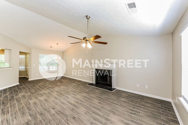 Foto del edificio - 4879 Lake Park Ln