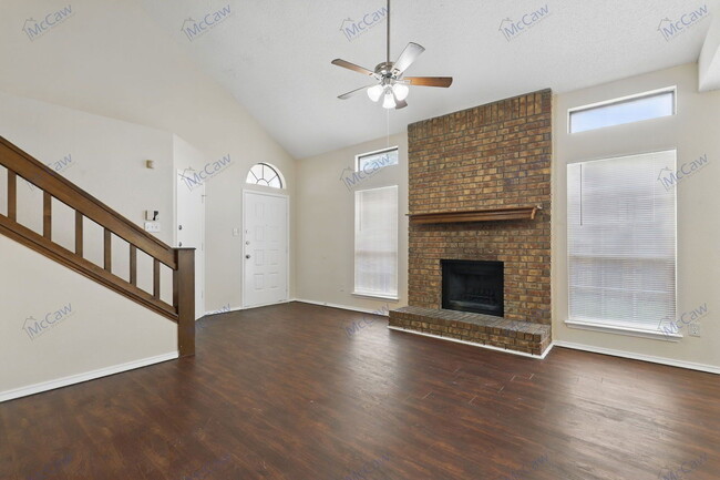 Foto del edificio - 7536 Down Hill Dr