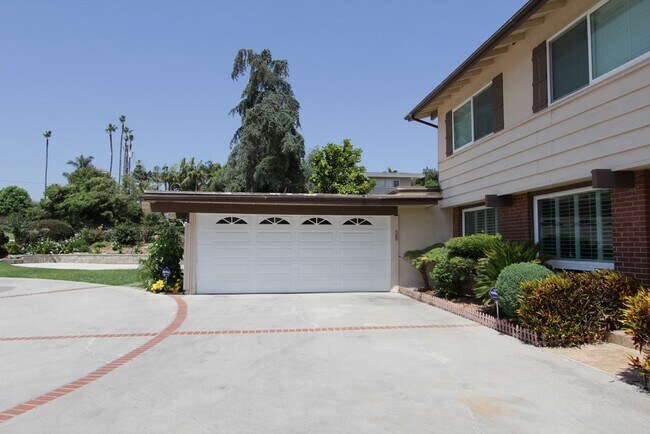 Building Photo - 8372 Bonnie Brae Dr