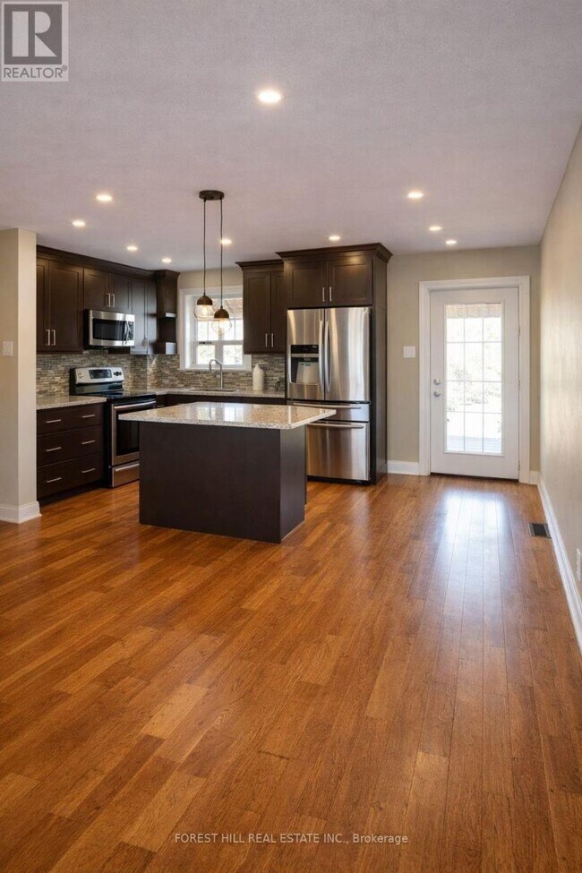 Photo du bâtiment - 166 Schell Ave