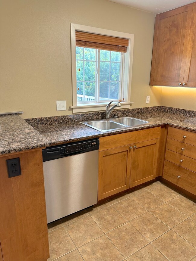 Foto del edificio - Two-Bedroom Condo in North End