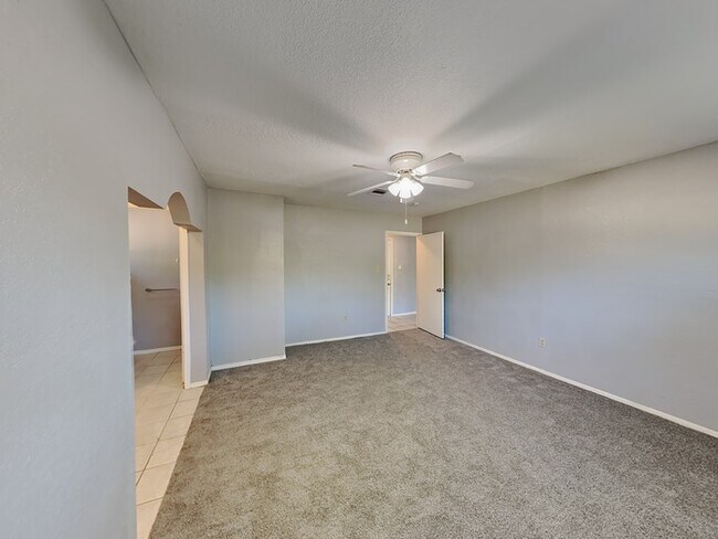 Foto del edificio - 7767 Water Park Ln