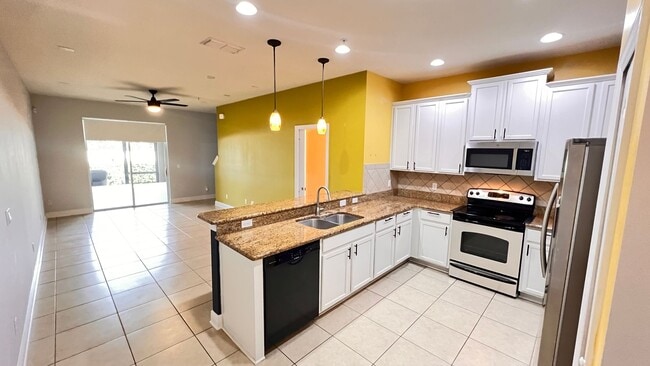 Building Photo - Elegant 3-Bedroom Home with Modern Comforts in the Reserve at Meadow, Ocoee! WASHER AND DRYER INC...