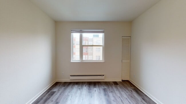 Interior Photo - 2000 Post