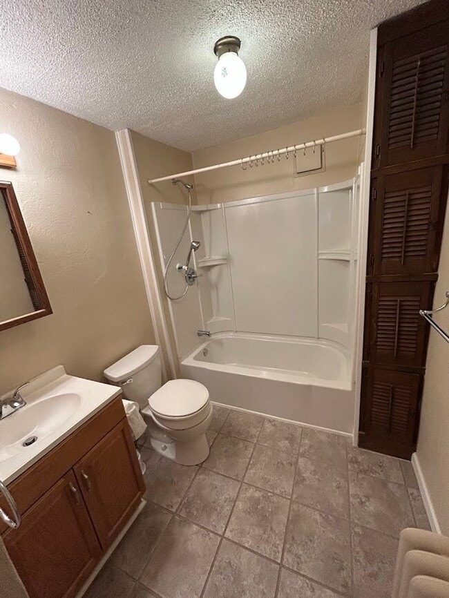 Building Photo - 112-114 Berks St.