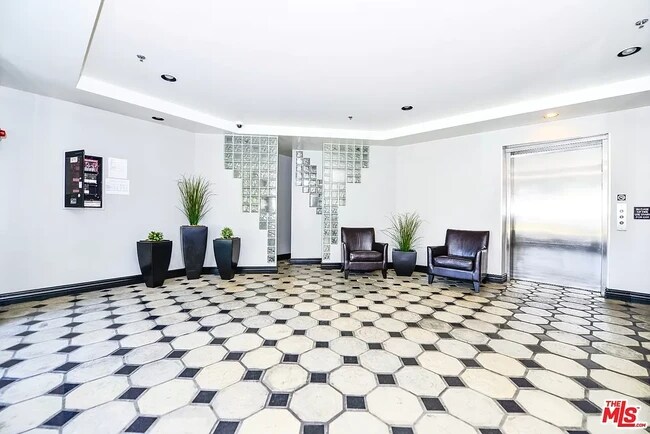 Lobby - 1820 S Beverly Glen Blvd