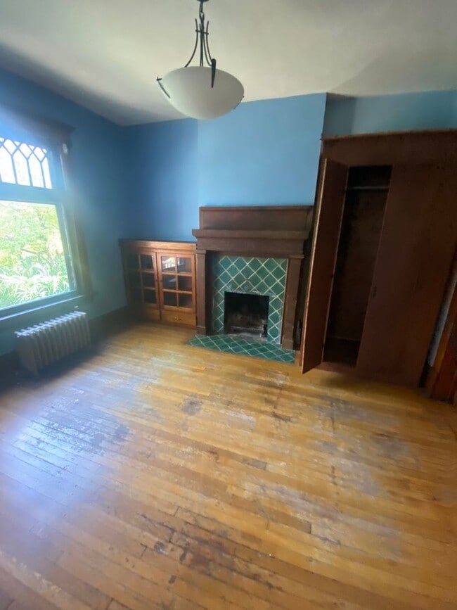 Building Photo - 21 E Oakland Ave
