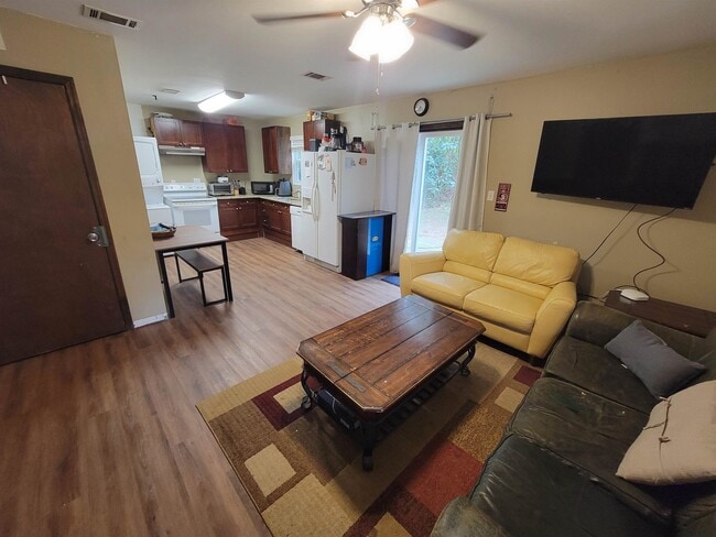 Building Photo - 1227 Continental Ct