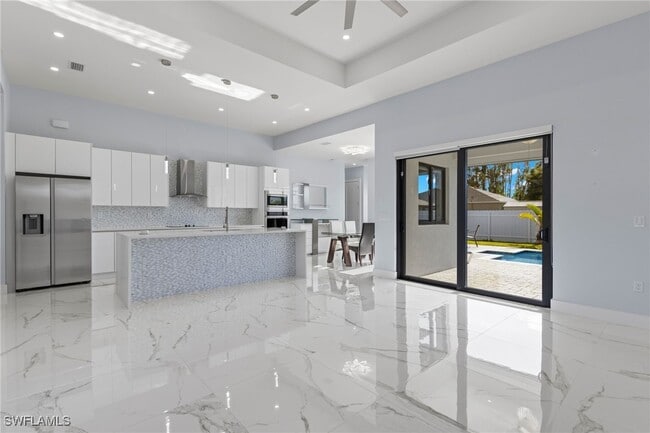 Building Photo - 121 NW 10th Ave