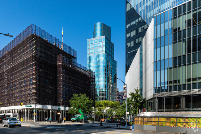 Building Photo - Astor Place