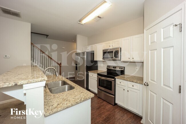 Building Photo - 3383 Estes Dr