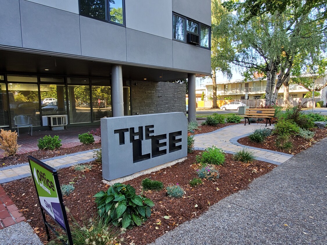 Lee Apartments Salem Oregon