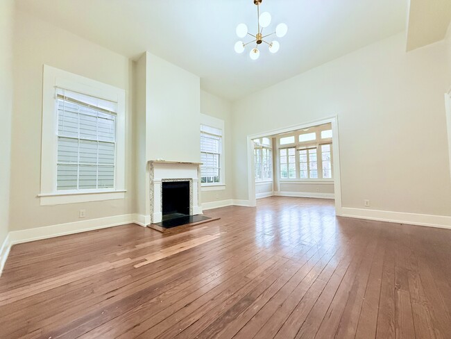 Building Photo - 1010 Dauphin St