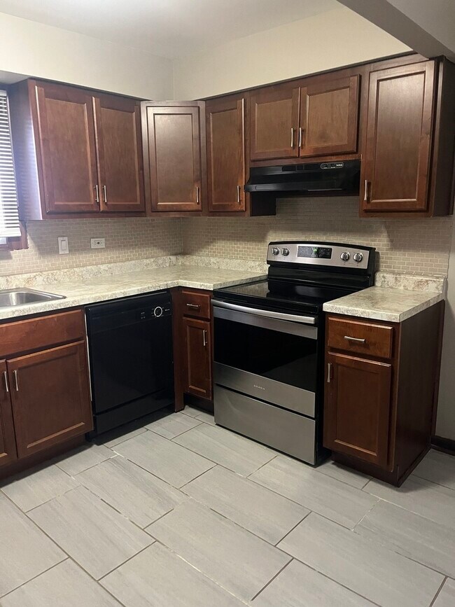 Foto del edificio - 14747 Kenton Ave