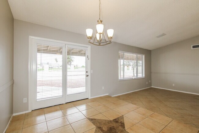 Foto del edificio - 10008 W Highland Ave