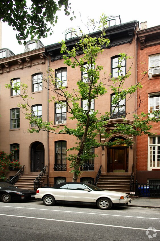 Building Photo - 355 W 20th St