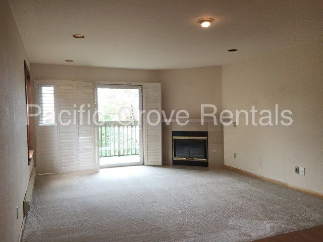 Foto del edificio - 250 Forest Ridge Rd