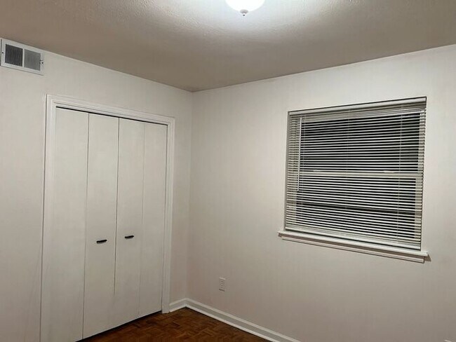 Building Photo - 1712 Symphony Ln