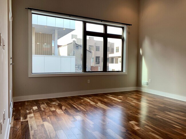 Foto del edificio - Stunning 3-Bed Townhome with Garage in Northern Liberties! Available mid-July!