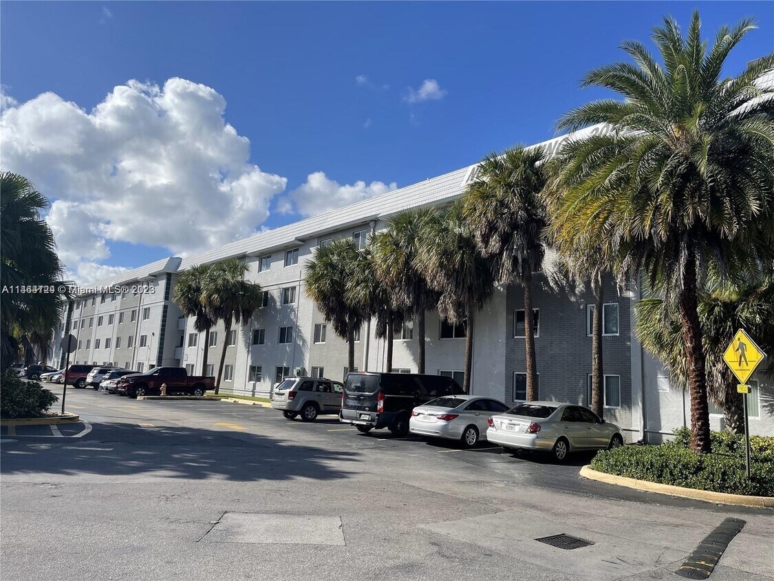 Primary Photo - 10900 SW 196th St
