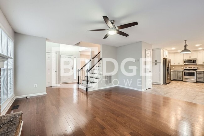 Building Photo - 204 Edgewater Dr NW