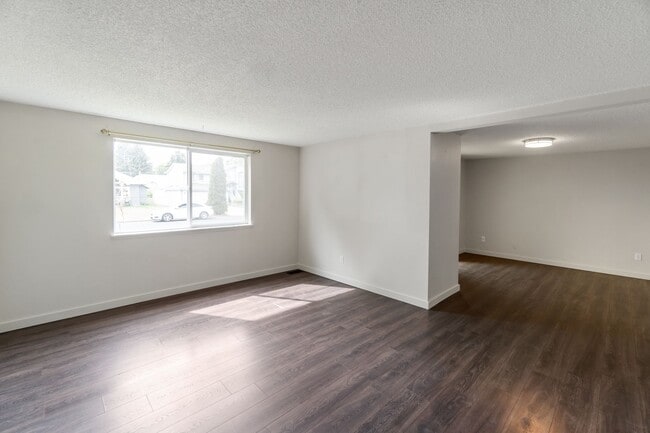 Building Photo - Modern Home with Premium Amenities in a Pr...