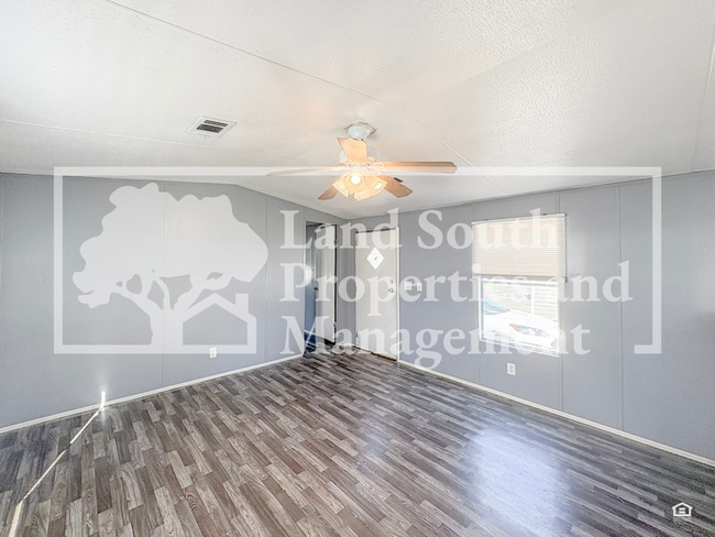 Building Photo - 425 Longfellow Blvd