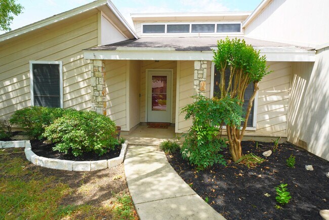 Foto del edificio - Gorgeous home available in great neighborhood. Realtor Commission: $500