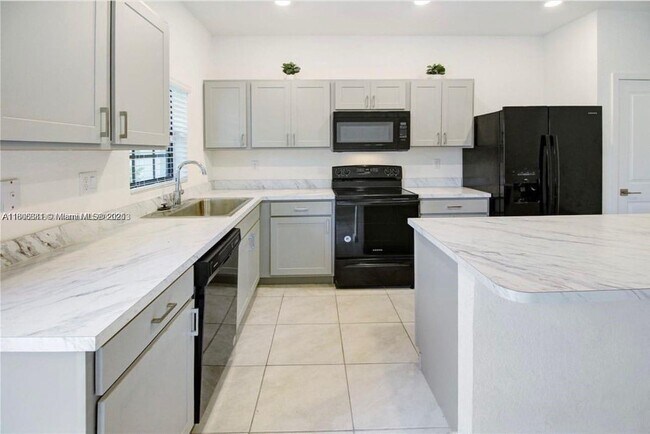 Foto del edificio - 777 SW 11th St