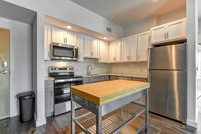 Foto del edificio - 550 New Holland Ave