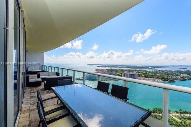 Foto del edificio - 100 South Pointe Dr