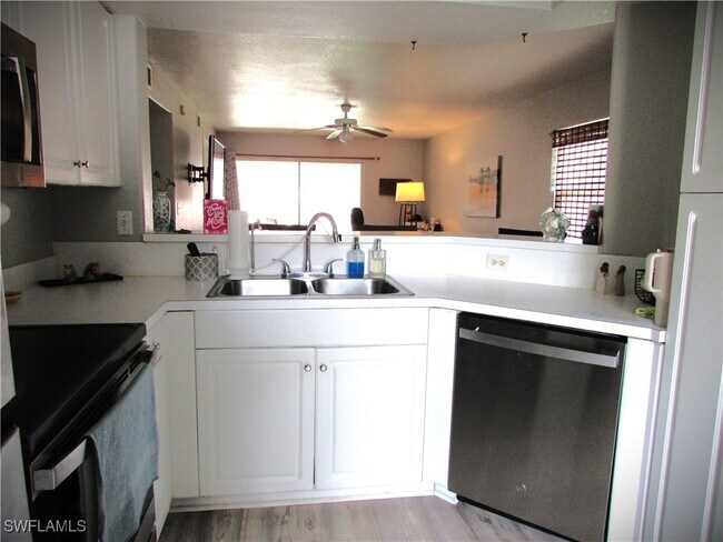 Foto del edificio - 26664 Little John Ct