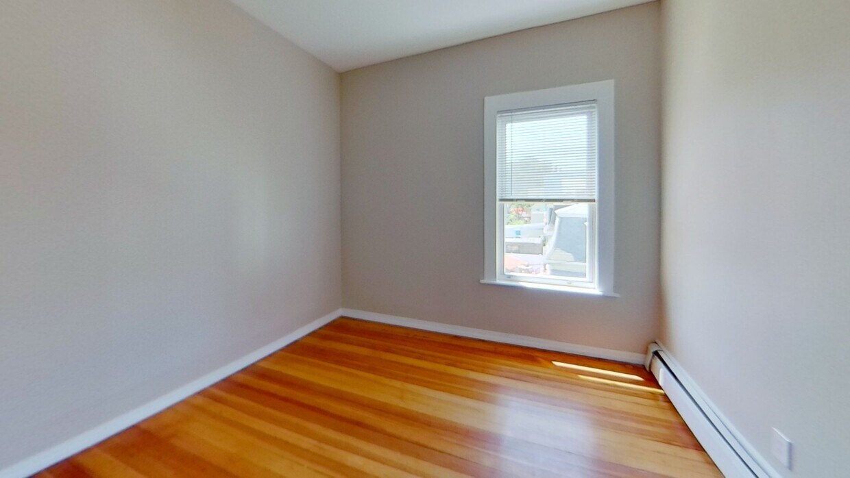 Primary Photo - 135 George St