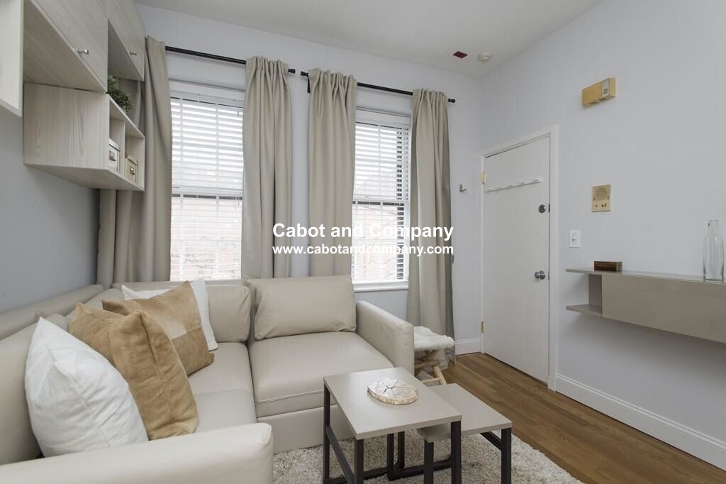 Primary Photo - 200 Warren Ave