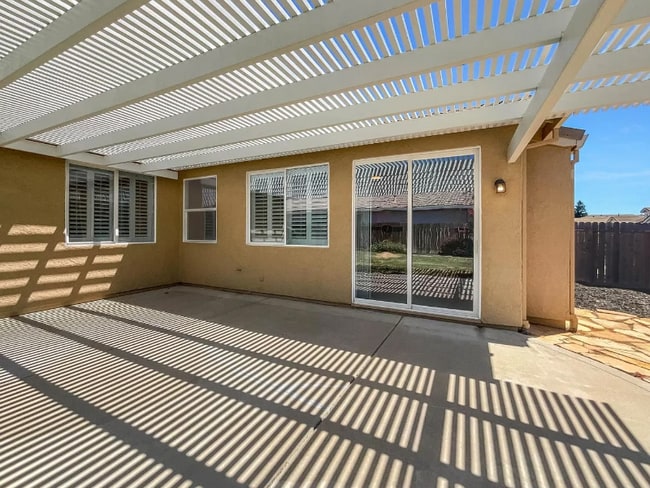 Building Photo - 9752 Sorrena Way