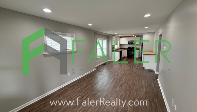 Building Photo - Show-stopping rental available!