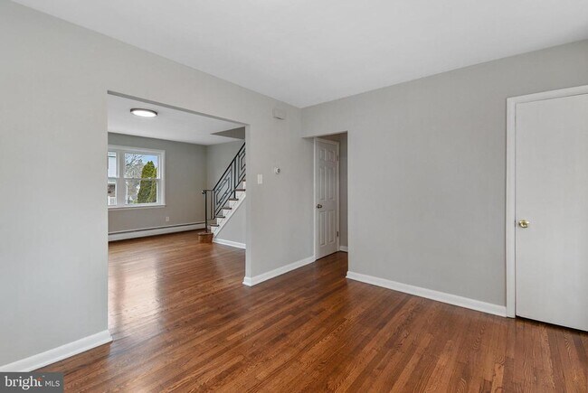 Building Photo - 119 3rd Ave