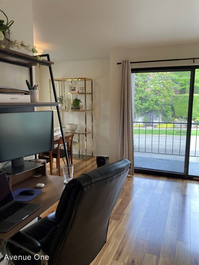 Building Photo - 1 br, 1 bath House - 2633 Franklin Ave E #201